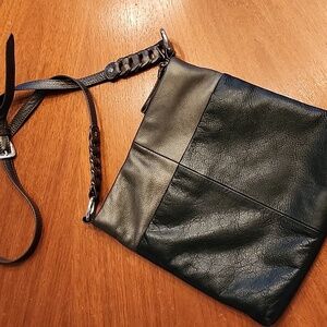 Brighton U160158 2 tone leather crossbody!! SO Subtle and soft!! Great condition